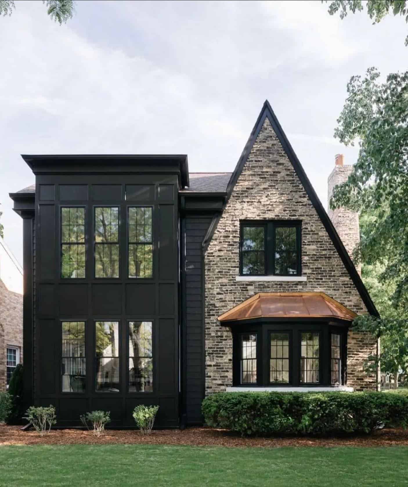 The Best Ideas For Black Houses – Darkness Is In Style