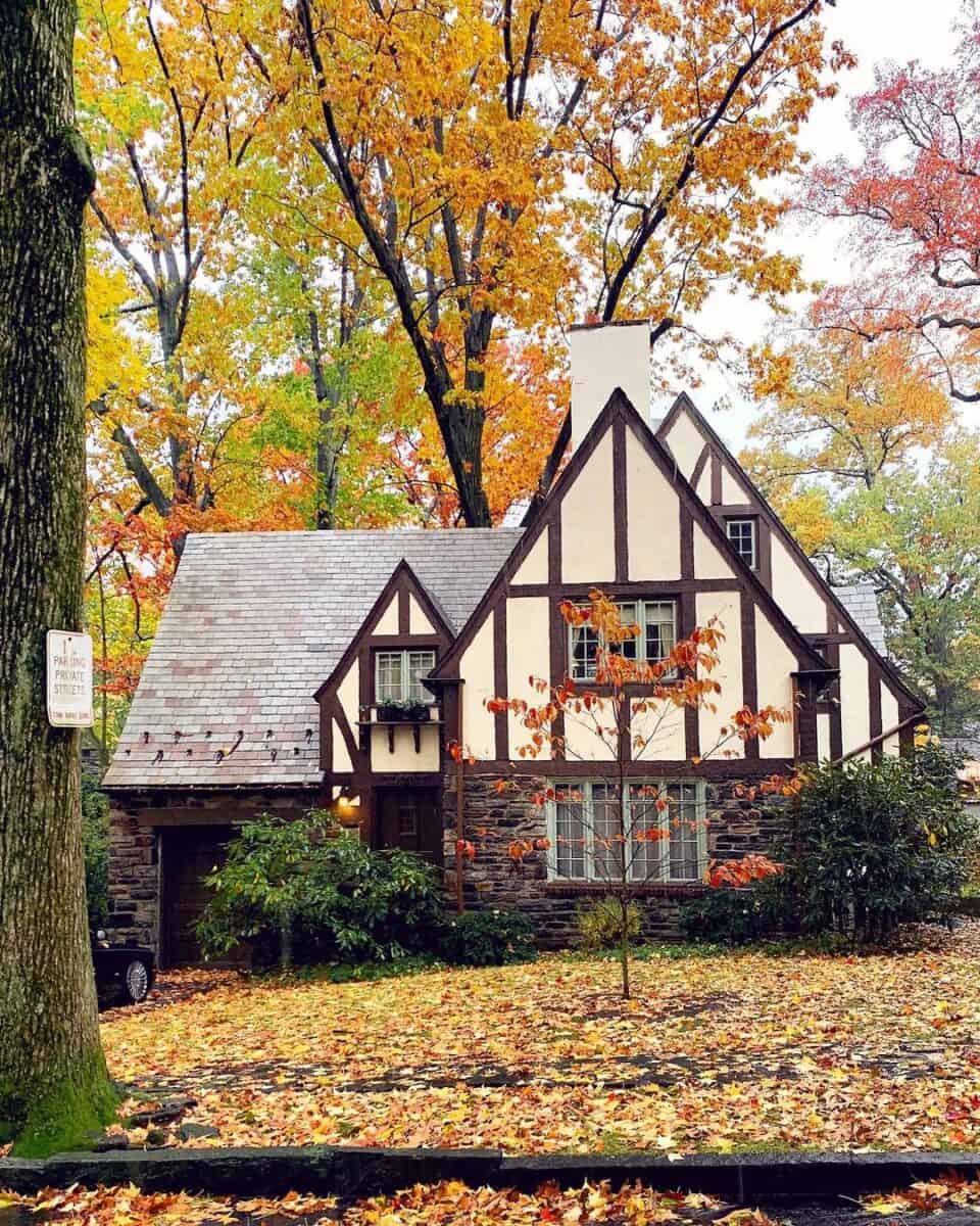 Exploring the Timeless Beauty of 20 English Tudor Houses – DecoFond