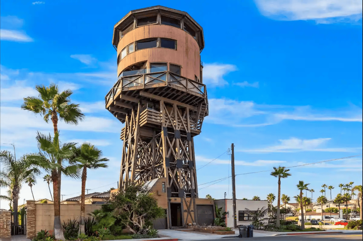 87 Ft Tall Water Tower In California – A Fabulous Place To Visit