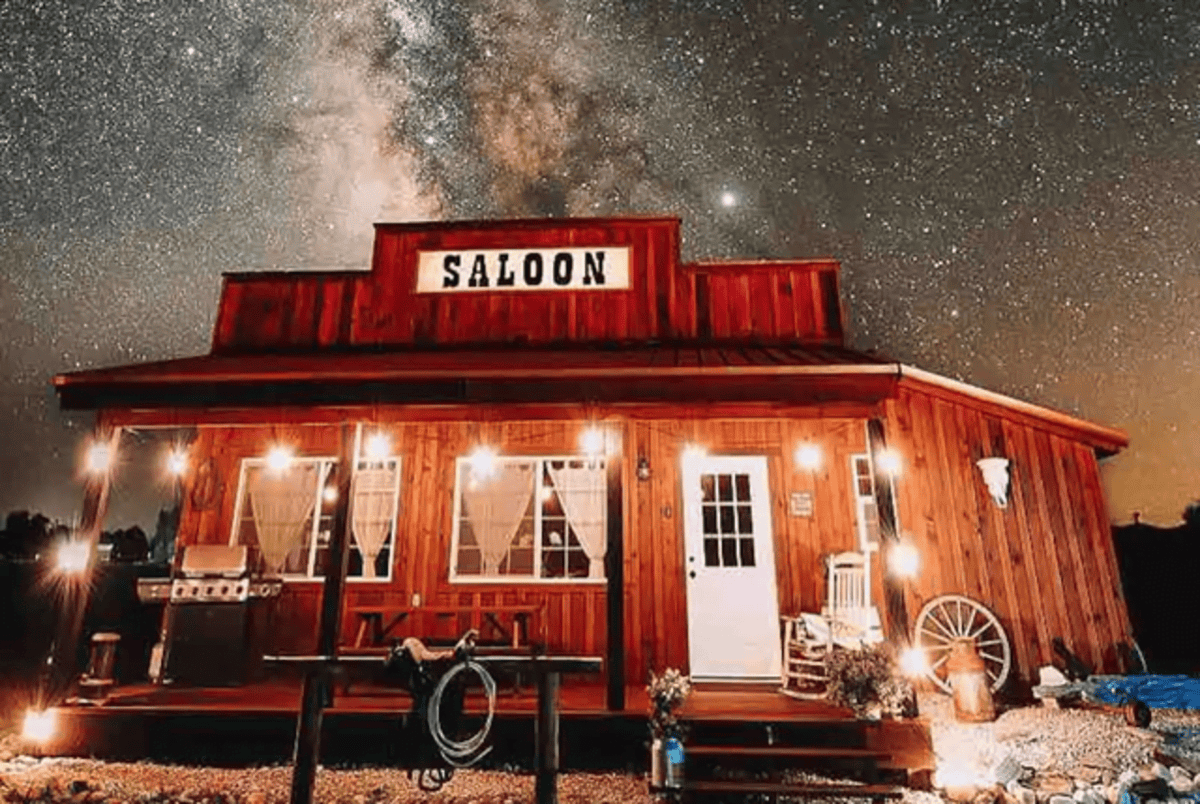 Unleash Your Inner Cowboy: The Western Saloon Experience