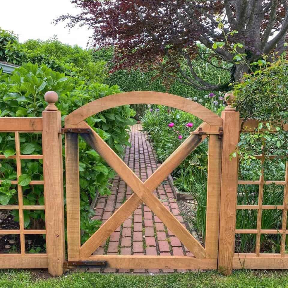 15 Garden Fence Ideas That Will Transform Your Outdoor Space – DecoFond
