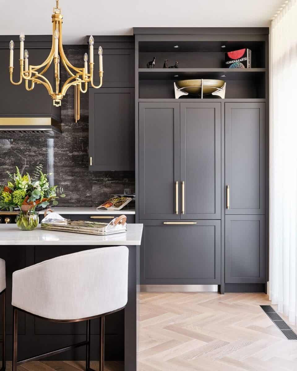 19 Elegant Kitchens Featuring Black Cabinets and White Countertops ...