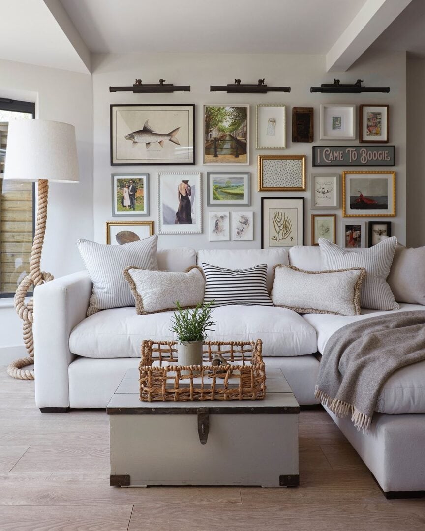 10 Stunning Modern Coastal Living Rooms That Capture Beachside Luxury ...