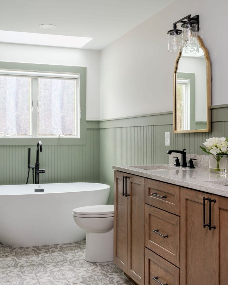 20 Ideas For A Wainscoting Bathroom – Classy Looks – DecoFond