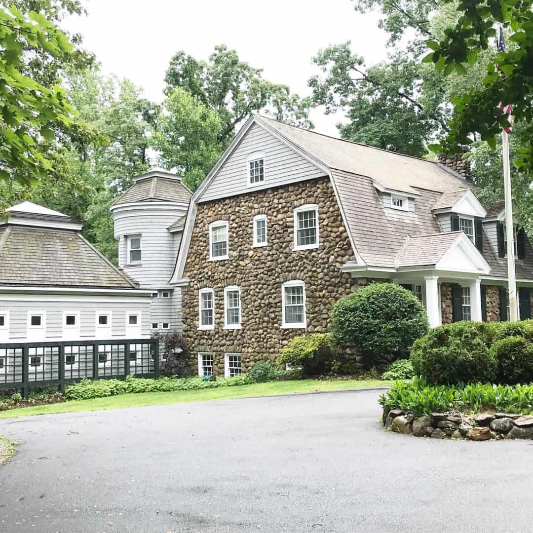 Explore Your Options: 15 Suburban House Styles Unveiled – DecoFond