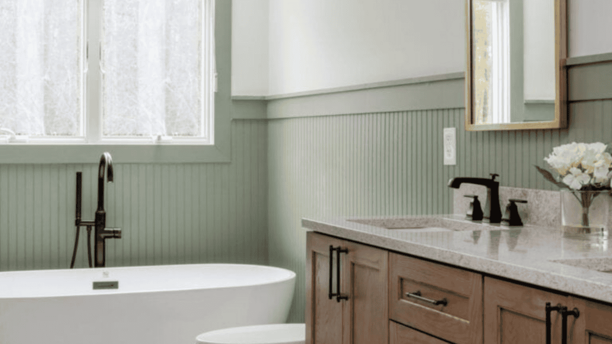 20 Ideas For A Wainscoting Bathroom – Classy Looks – DecoFond