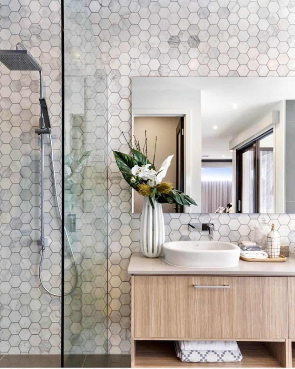Geometric Gems: 18 Hexagon Bathroom Tiles That Add Character – DecoFond