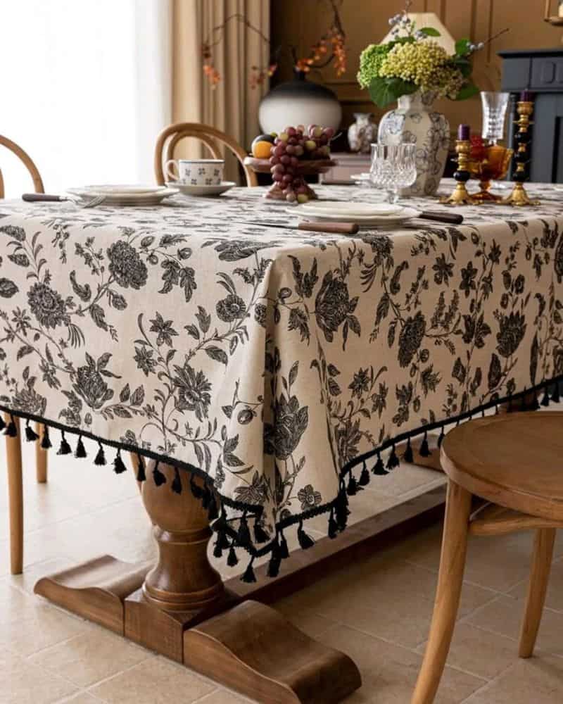 Elegant Damask Design