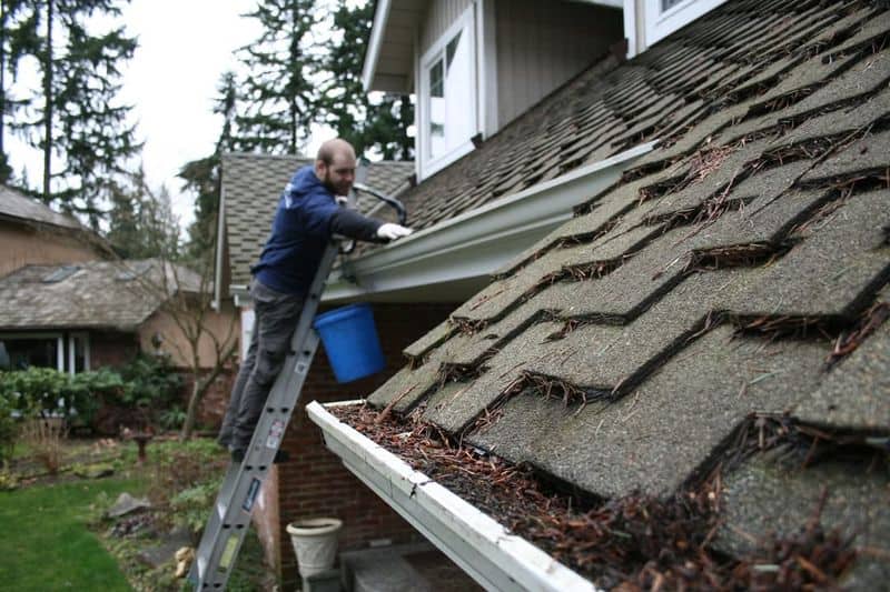 Clear Your Roof and Gutters (No, Your Roof Doesn’t Need a Wig)