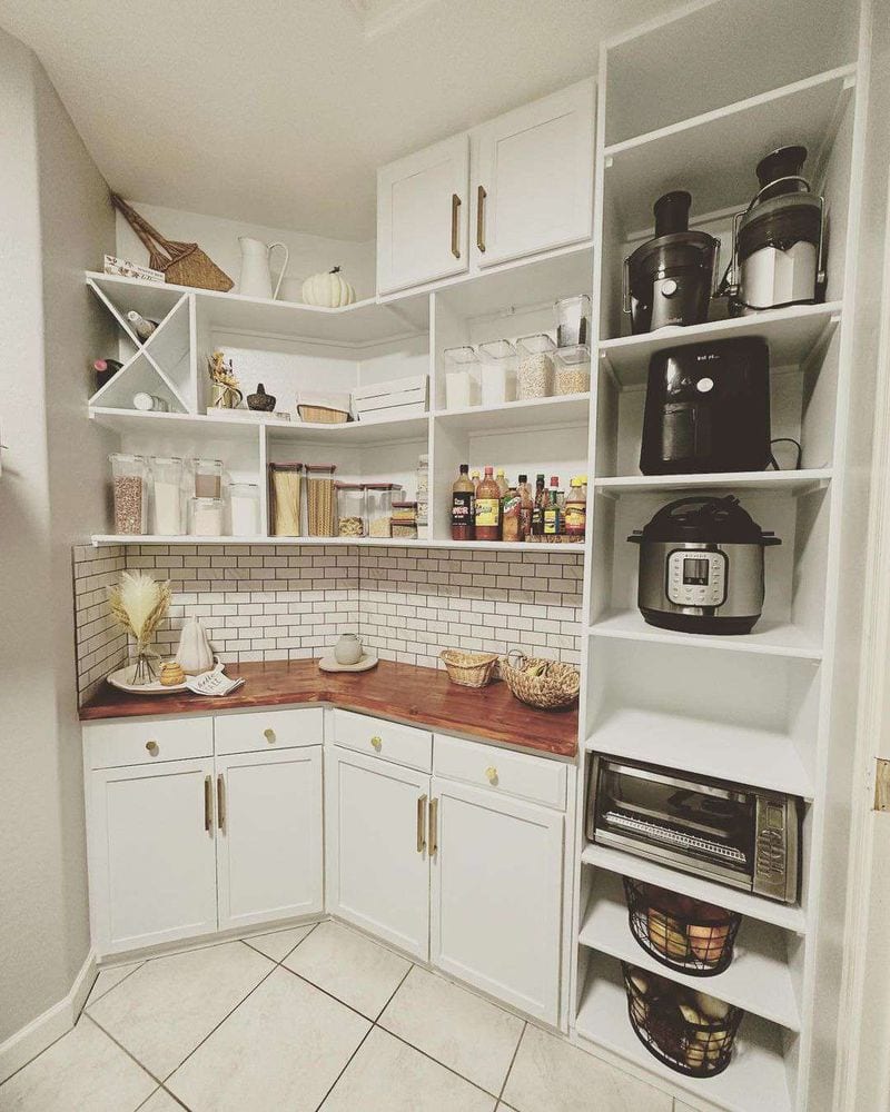 Corner Walk-In Pantry