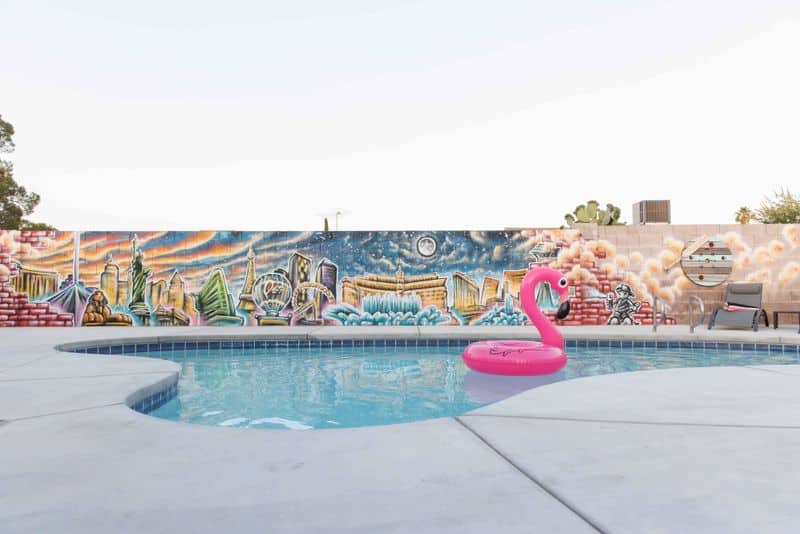 For a Group Of Friends: Graffiti House with Amazing Pool