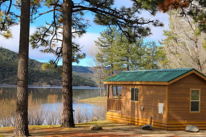 Lakeside Serenity Cabin