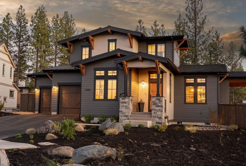 The Craftsman: Built-In Cozy with a Side of Wood