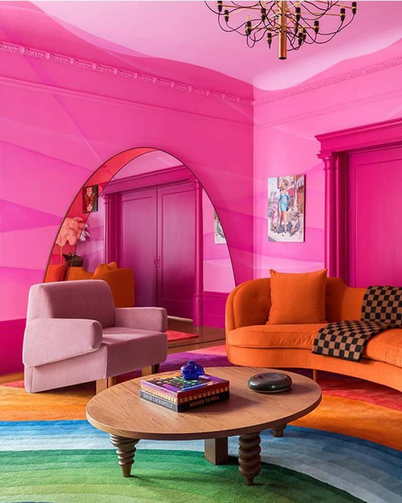 The Power of Color Blocking (Even the Walls Can’t Escape)