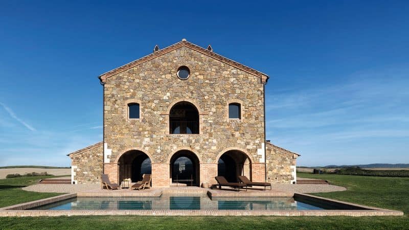 Tuscany's Rolling Hills Abode