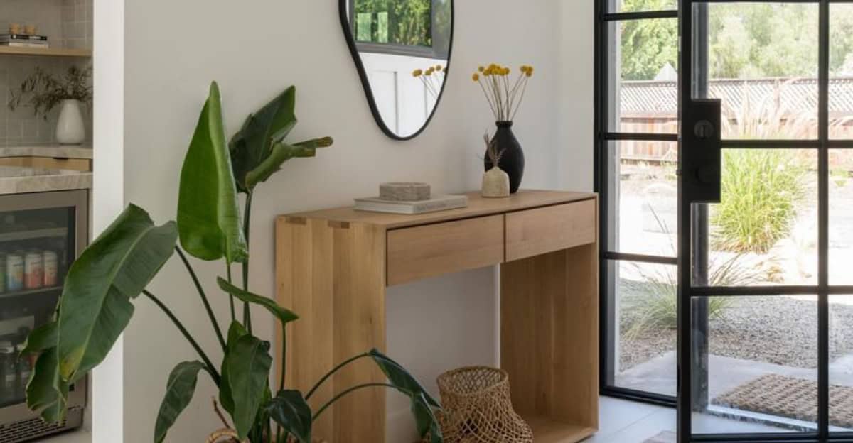 7 Minimalist Entryways That Make a Bold First Impression