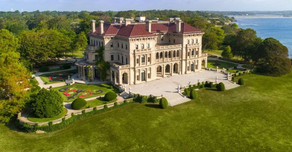 Exploring the Historic Beauty of 7 American Mansions