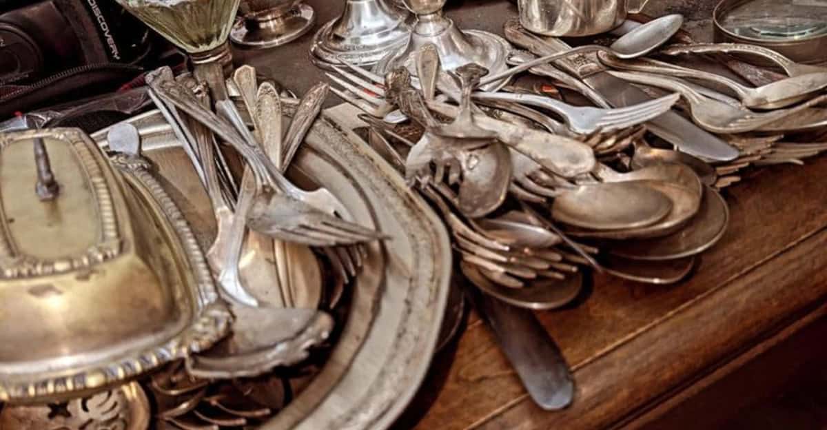 10 Dining Room Items You Should ALWAYS Thrift