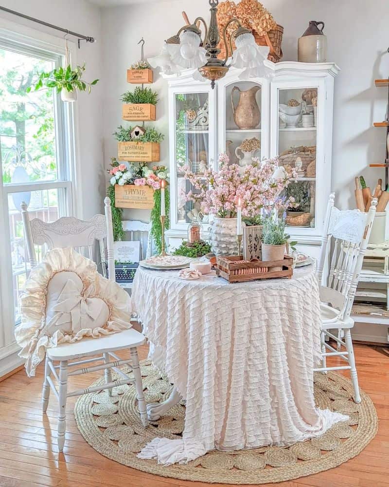 Accessorize with Table Decor