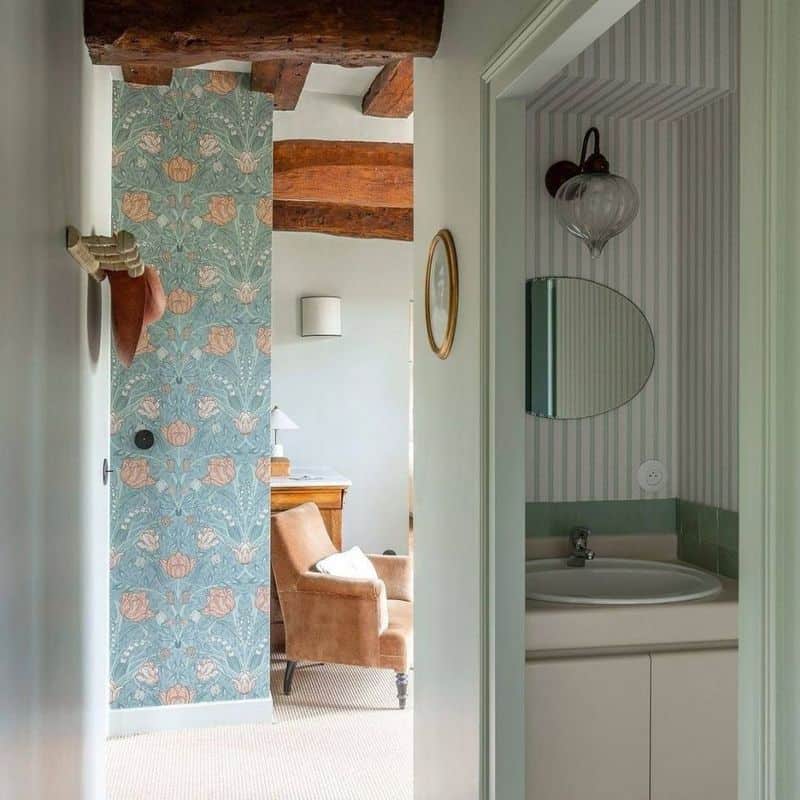 Poor Wallpaper Installation