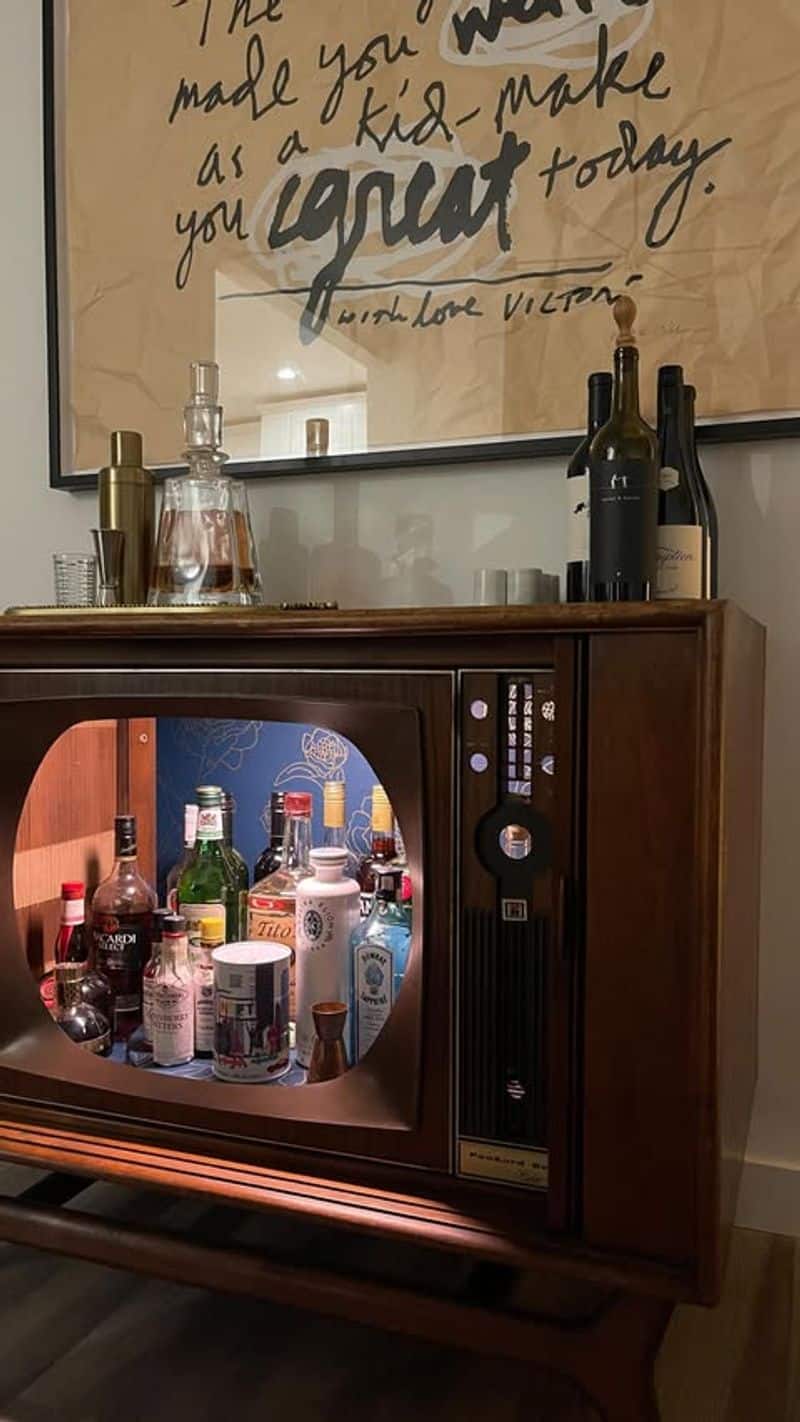 Retro TV Bar