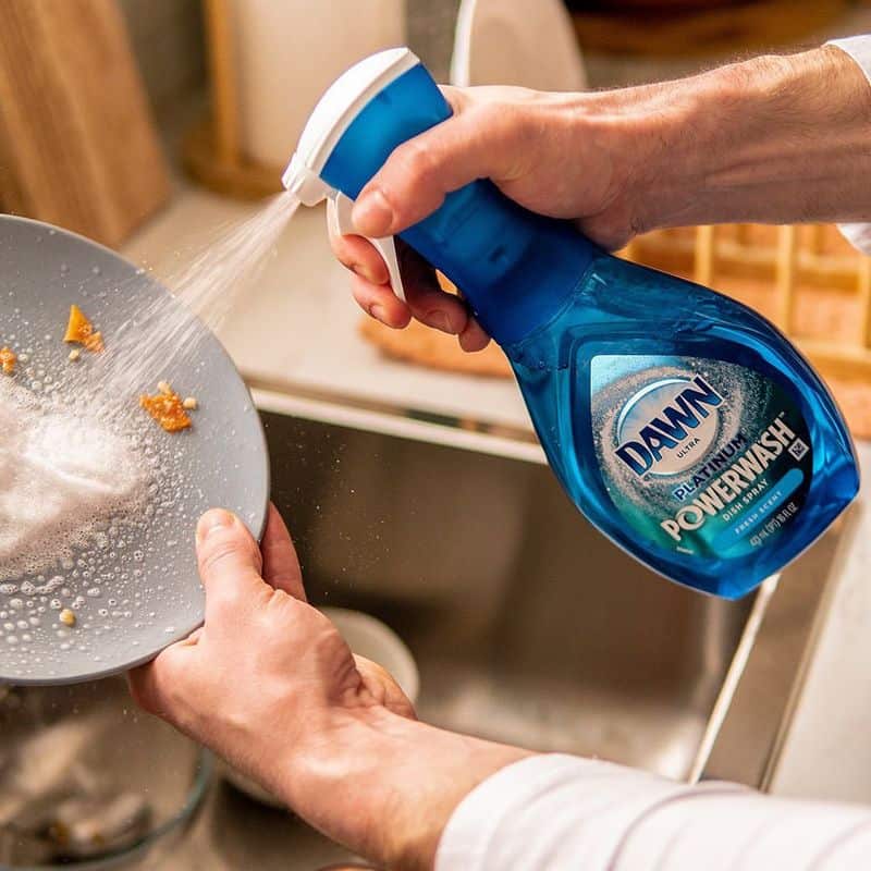 Soak Greasy Dishes with Water and Dish Soap