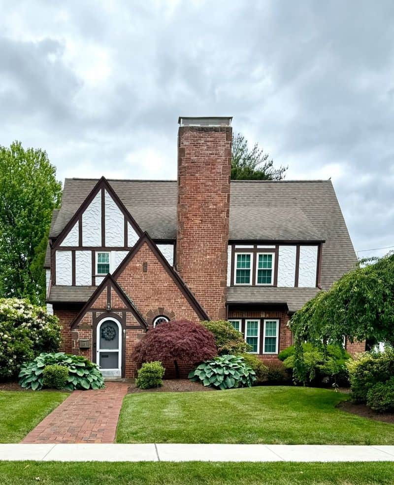 West Hartford, Connecticut: Colonial Cutie Pie