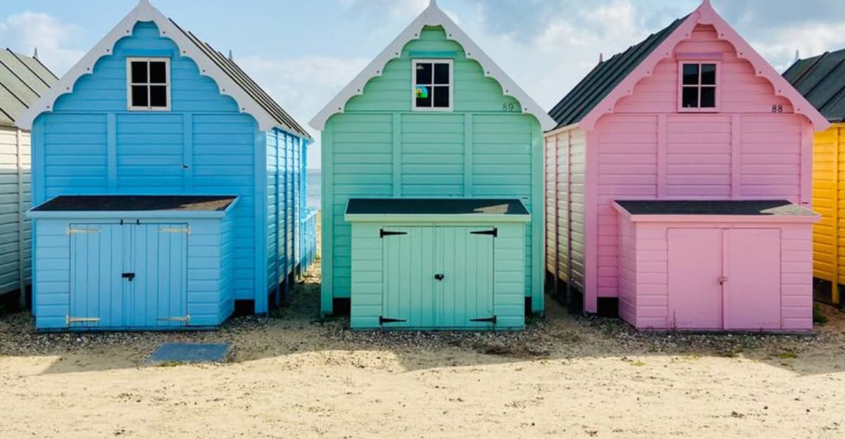 10 Reasons To Get a Dreamy and Compact Beach Hut!