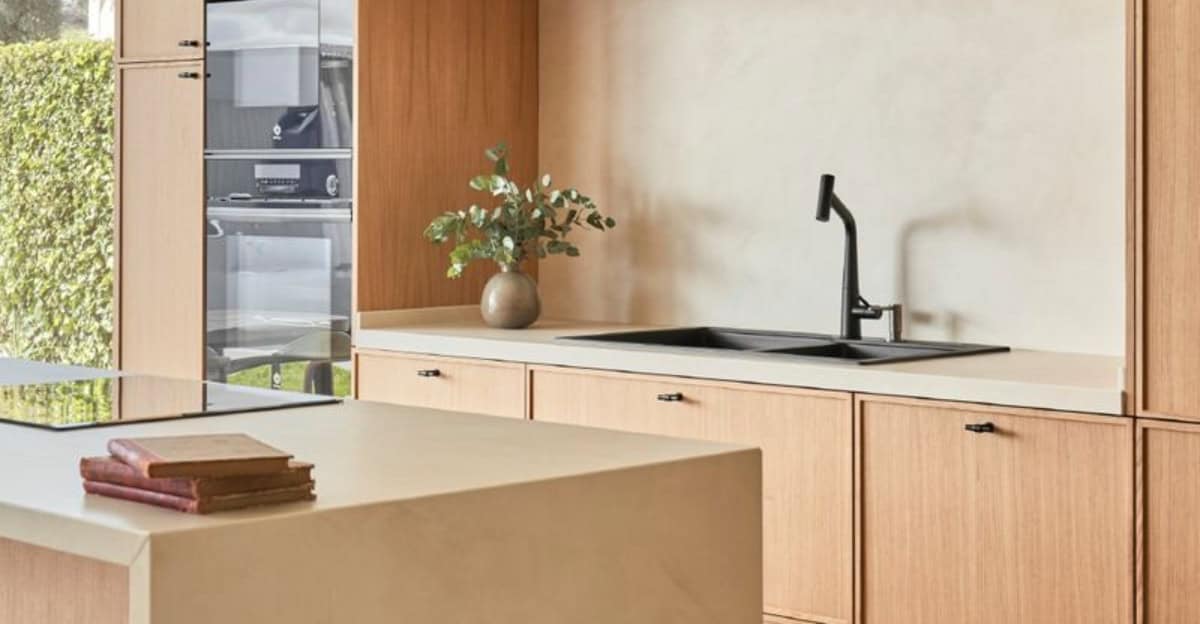 The 5 Best Colors to Pair with Oak Cabinets for a Modern Look