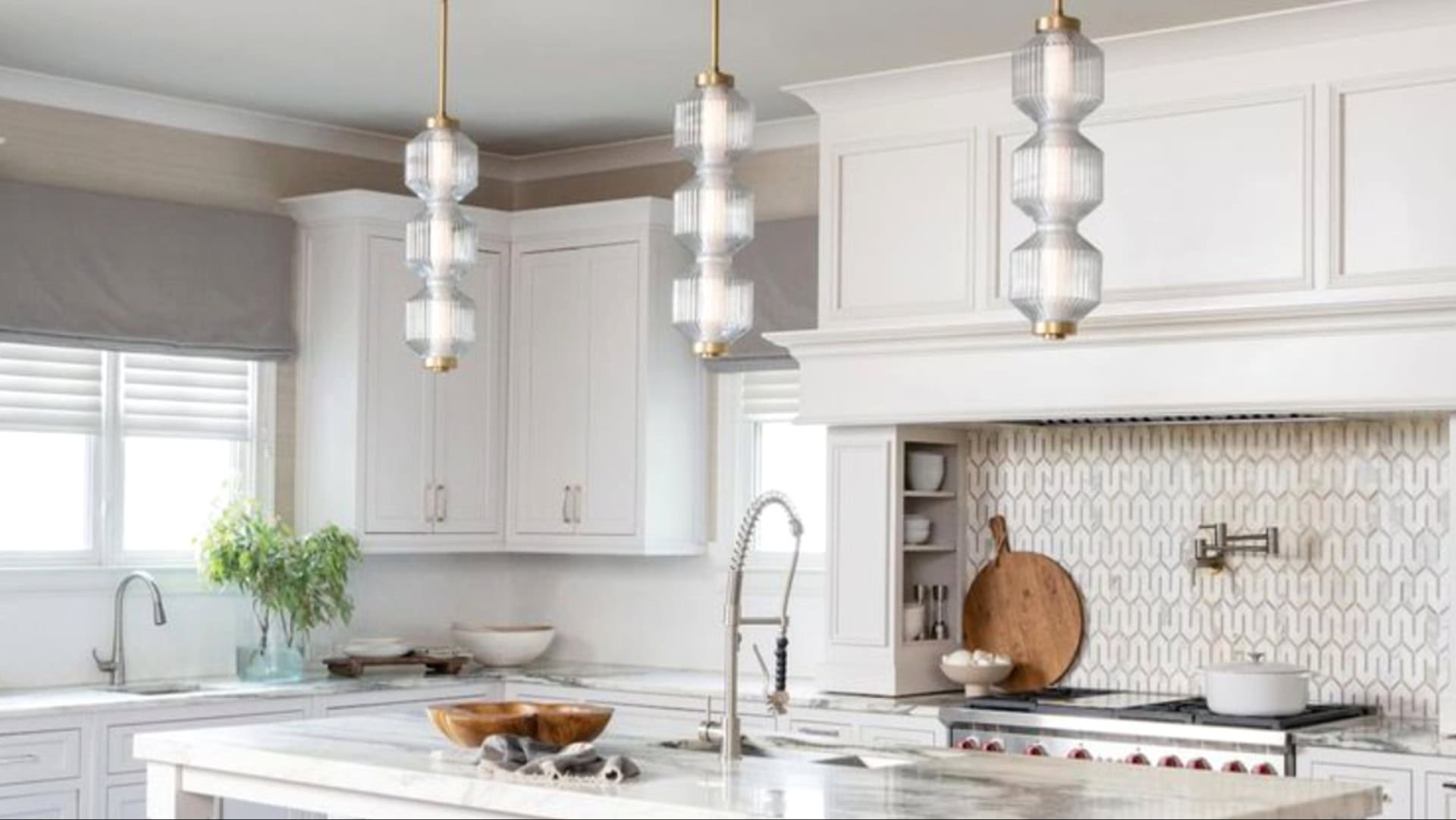 5 Compelling Reasons to Choose Glass Lighting for Your Kitchen