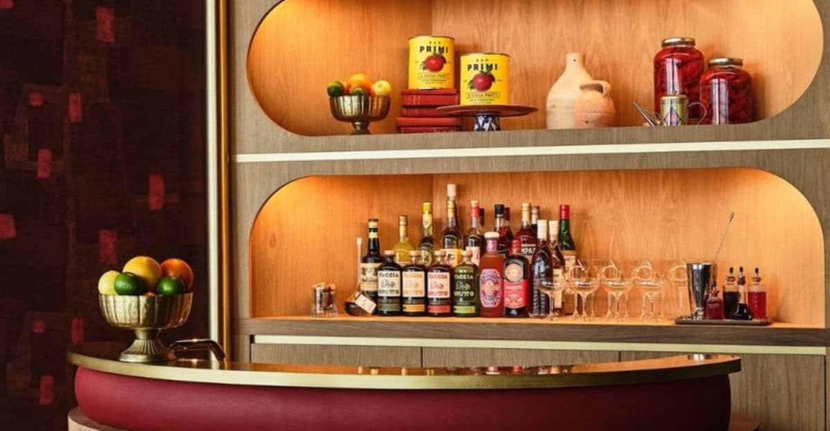 5 Retro Home Bar Ideas That Will Make You Feel Like a 1950s Icon