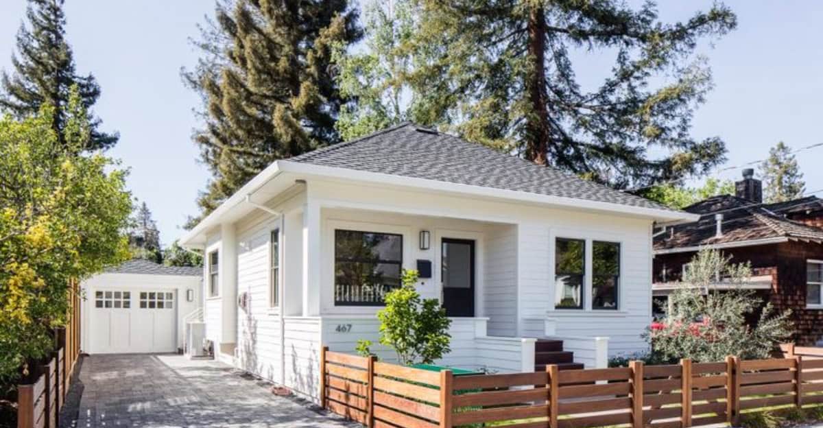 10 Reasons Why Small White Houses Are So Charming