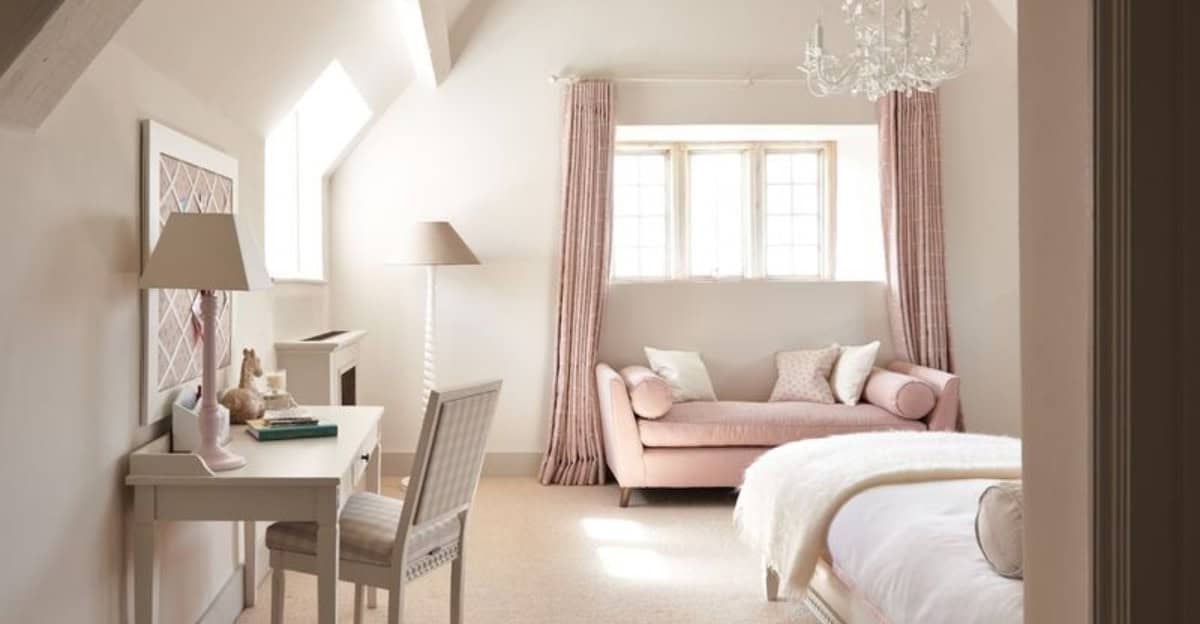 10 Stunning Curtain Colors That Pair Perfectly with White Walls
