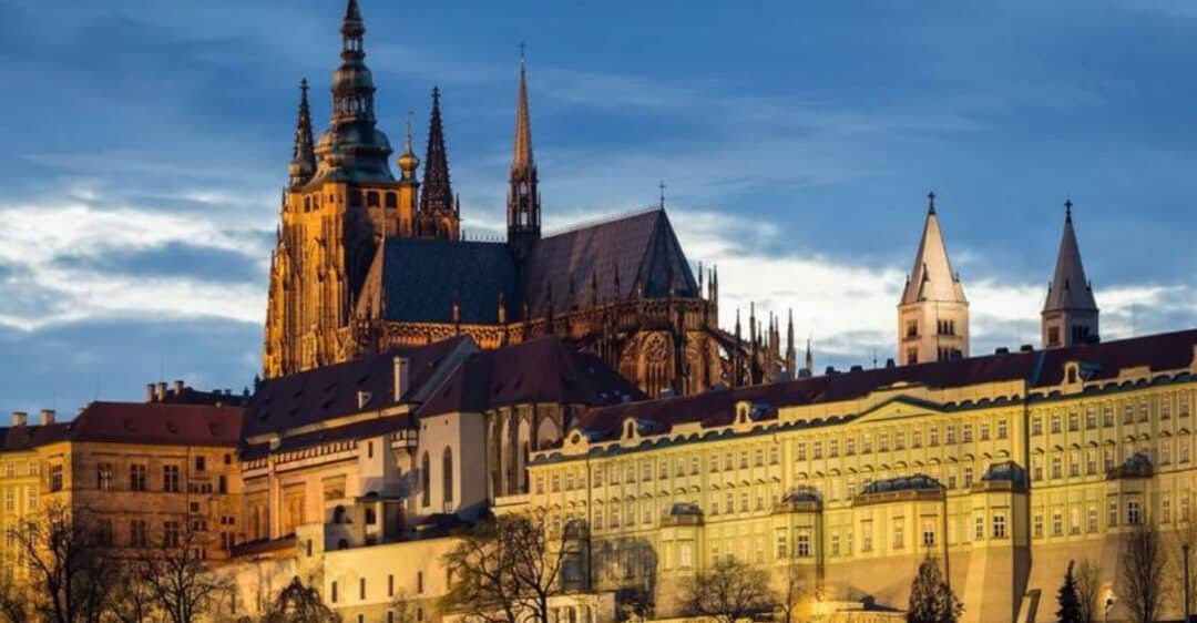 10 Largest Castles In the World – DecoFond
