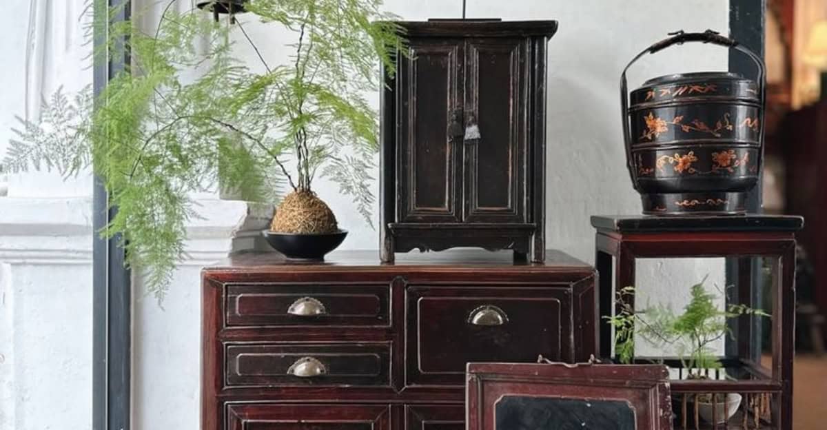 10 Pro Tips On How to Find Quality Wood Furniture While Thrifting