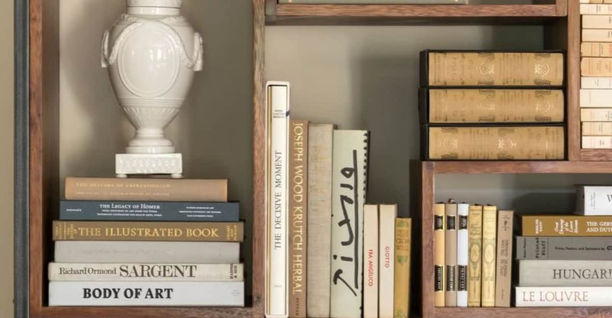 10 Ways to Decorate and Style Your Shelves Like a Pro