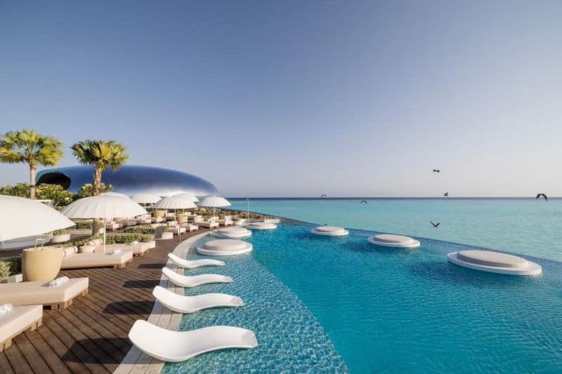 360-Degree Infinity Pool