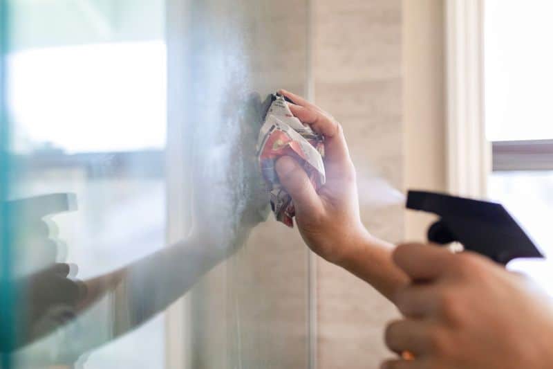 Newspaper Glass Cleaner