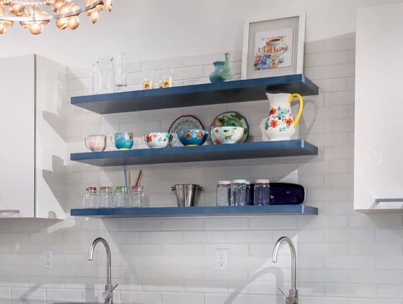 Chic Acrylic Accent