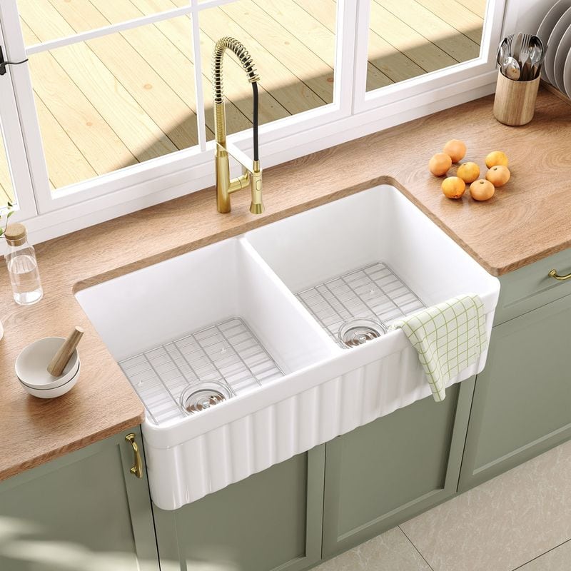 Space for Large Pots and Pans