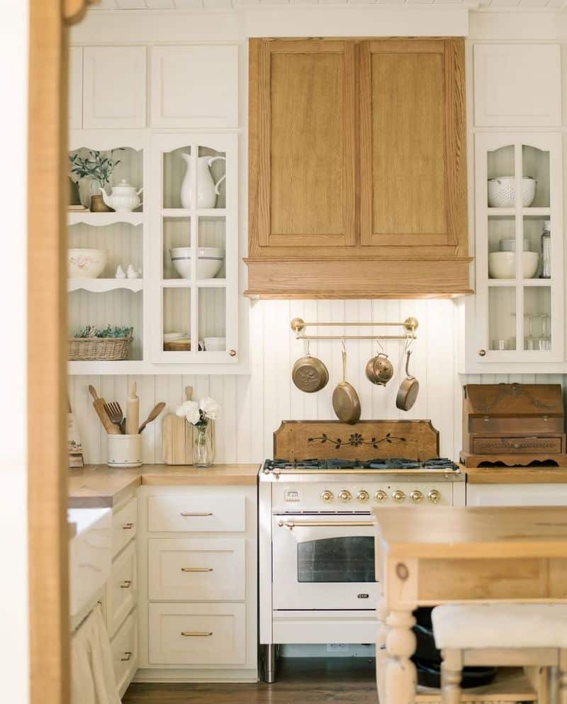 Cottage Cream Elegance