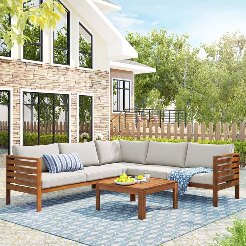 Outdoor Dining Alcove