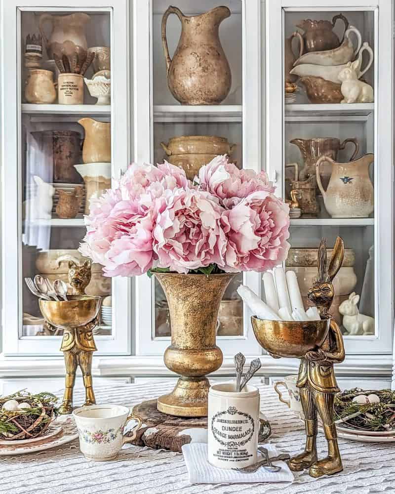 Decorate with Antique Accessories