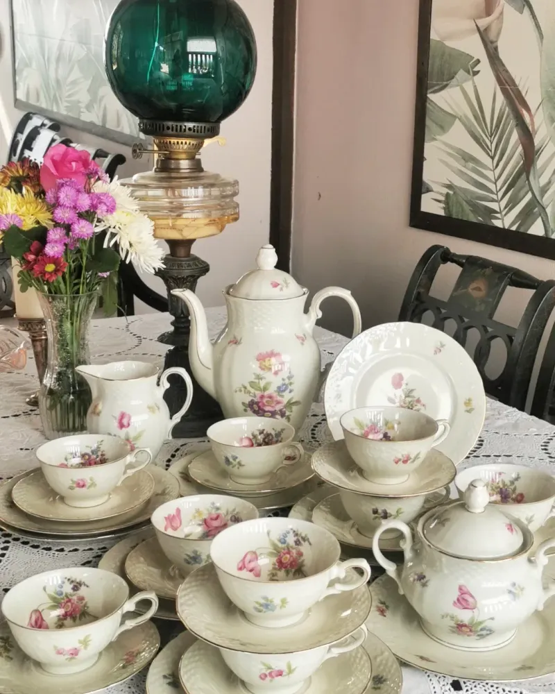 Display Vintage Tea Sets