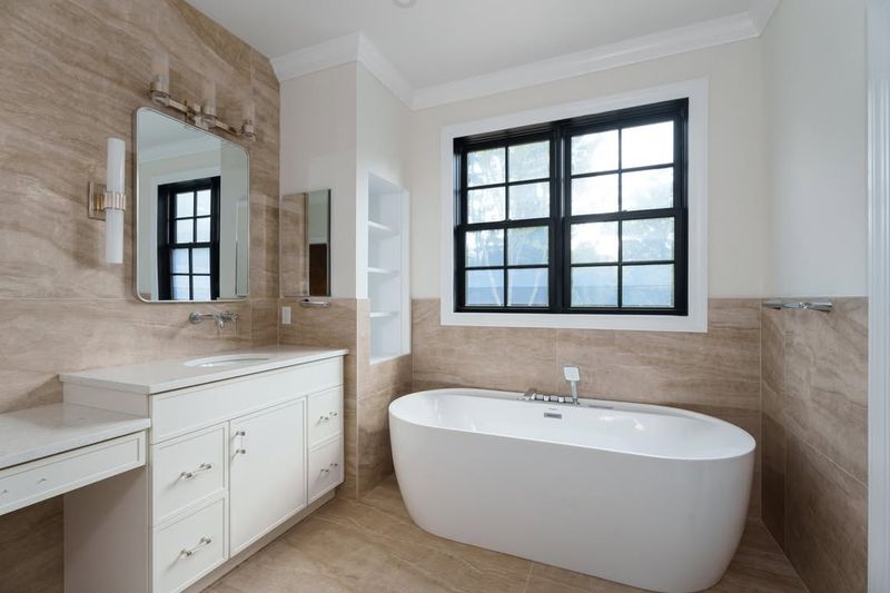 Freestanding Tub: Flexibility in Placement