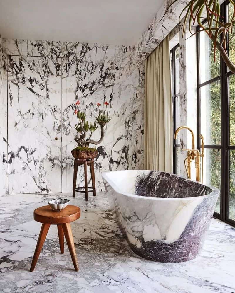 Freestanding Tub: Variety of Materials