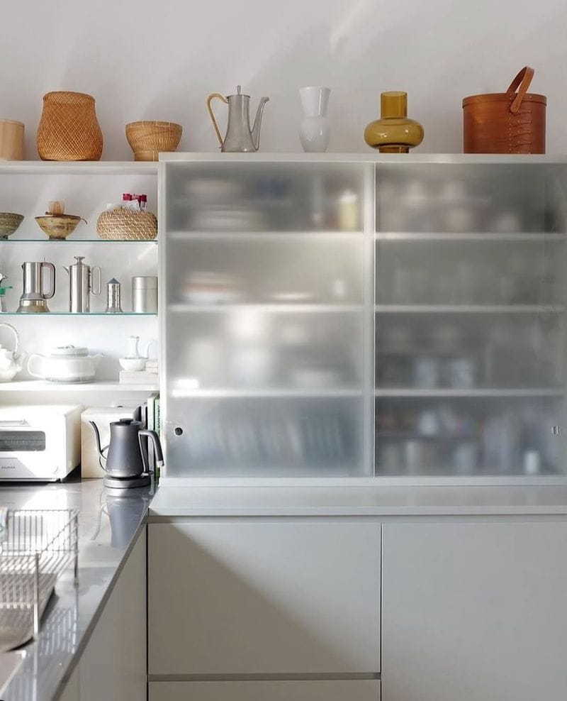 Frosted Glass for an Open yet Hidden Vibe