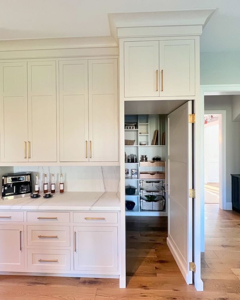 Walk-in Pantry