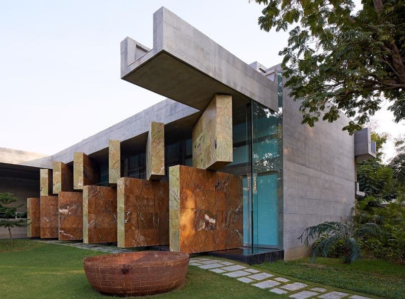 House With Sliding And Spinning Walls
