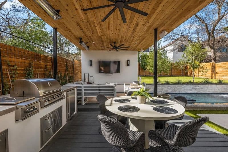 Outdoor Kitchen